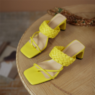 2022 zomer trend kleur gele lederen geweven mule heel sandalen