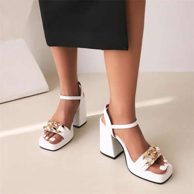 Witte, met ketting versierde enkelband platform sandalen dikke hoge hakken