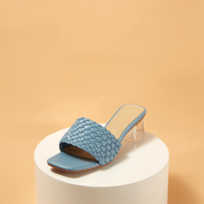 Blauwe schattige geweven doorzichtige sandalen met dikke hak