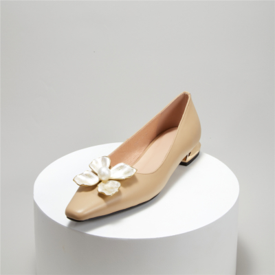 Platte schoenen met abrikoos metallic bloem, vierkante neus, kantoorpompen met parel