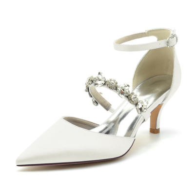 Ivoorkleurige satijnen D'orsay-pumps Bruiloft Kitten Heels-schoenen met kristallen band