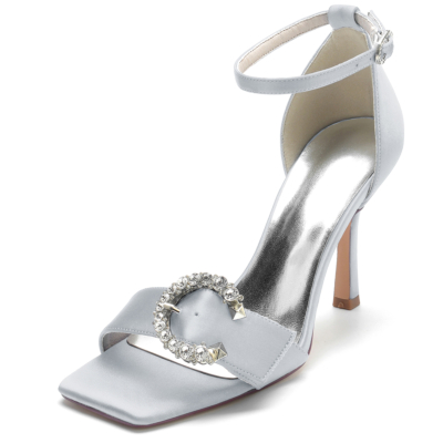 Zilverkleurige satijnen strass gesp open teen stiletto sandalen met enkelbandje